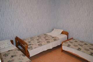 Гостиница Guest House on Gorkogo street 51 Анапа Бюджетный трехместный номер-8