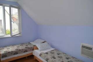 Гостиница Guest House on Gorkogo street 51 Анапа Четырехместный номер с отдельной ванной вне номера-1