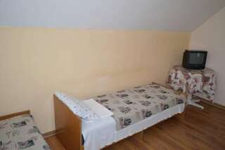 Гостиница Guest House on Gorkogo street 51 Анапа Бюджетный трехместный номер-1