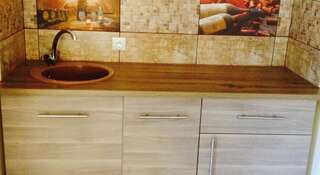 Гостиница Guest House on Gorkogo street 51 Анапа Двухместный номер с 1 кроватью и балконом (на 2 взрослых и 1 ребёнка)-7